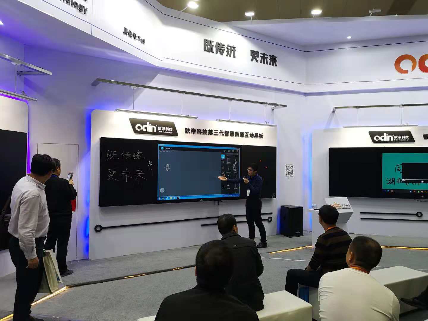 【直击】2018第四届湖北省教育装备展示会现场
